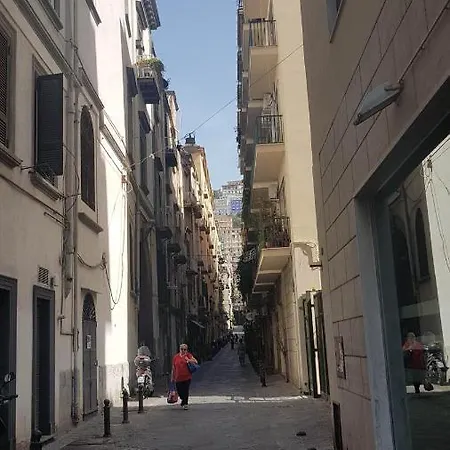 Oda ve Kahvaltı Ai Baretti 2 Napoli